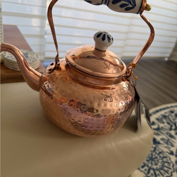 Old Dutch International Hammered Copper Teapot with Ceramic Handle - Picture 3 of 8